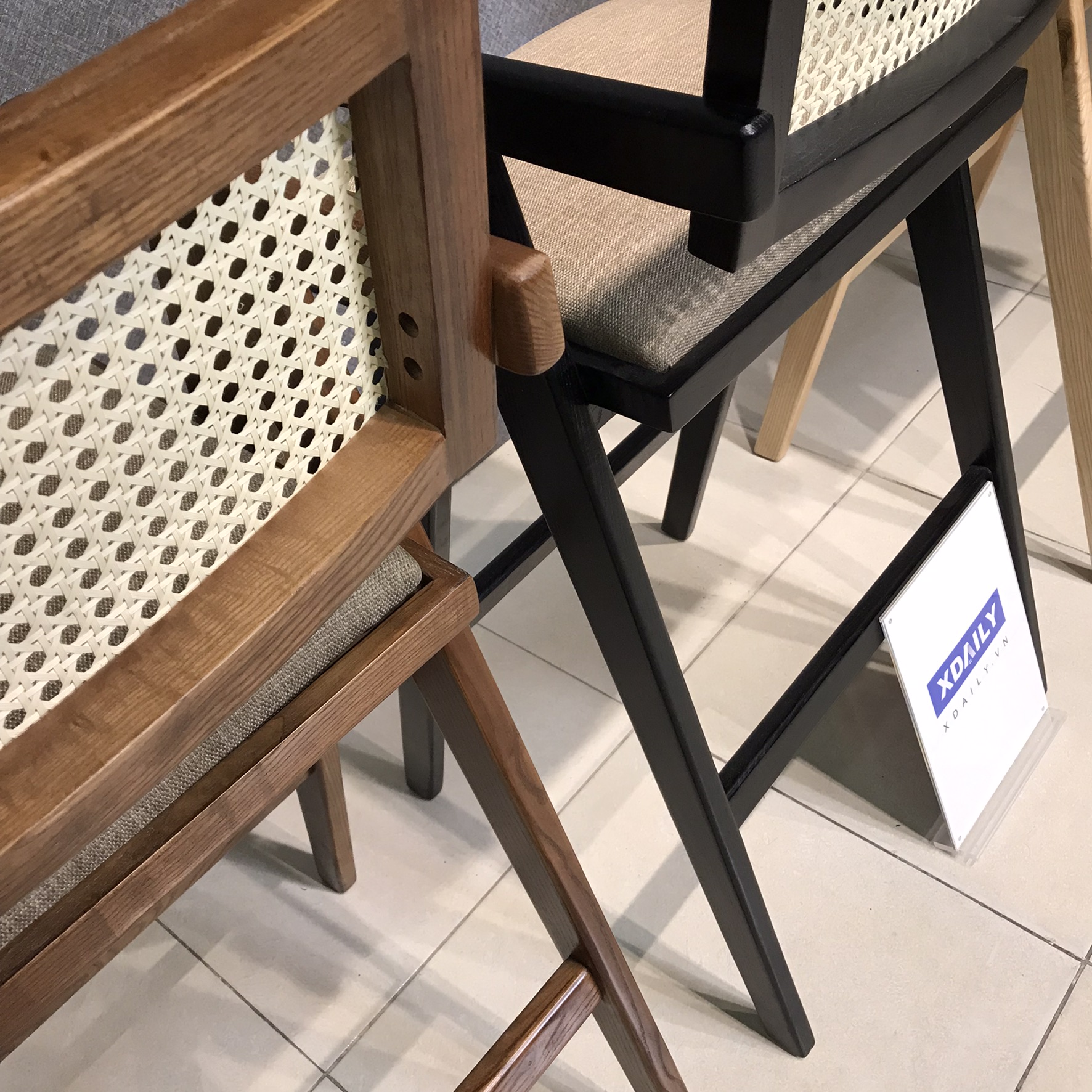 ghế-bar-tựa-mây-xdaily-vleg-bar-stool