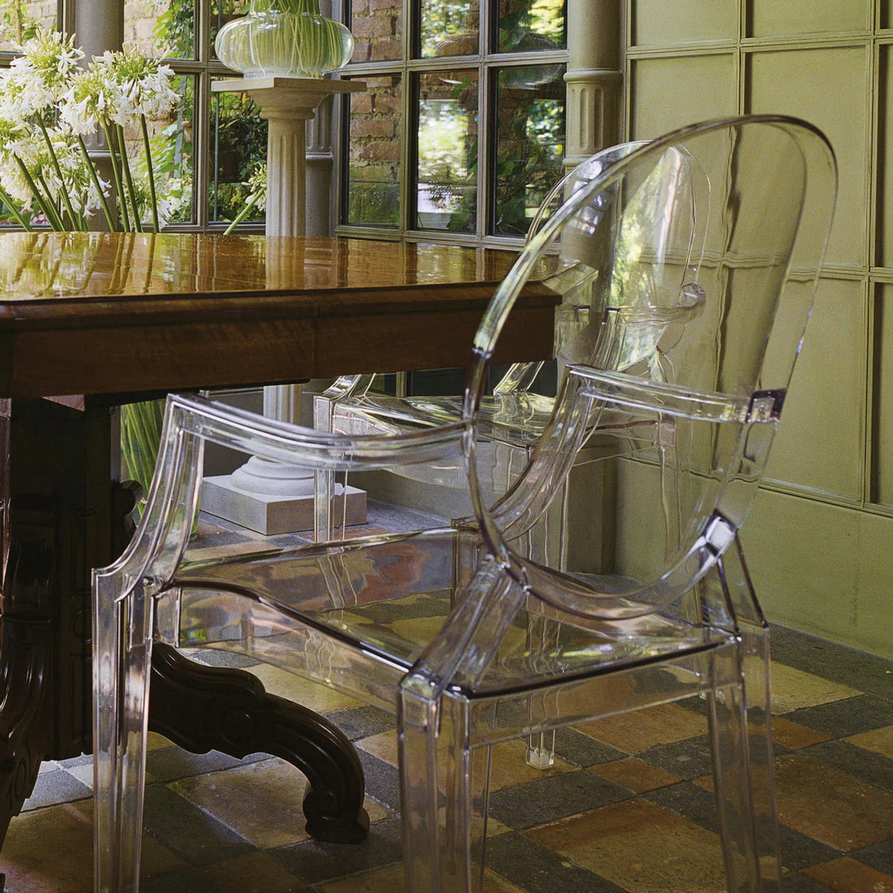 ghế xuyên sáng ghost chair