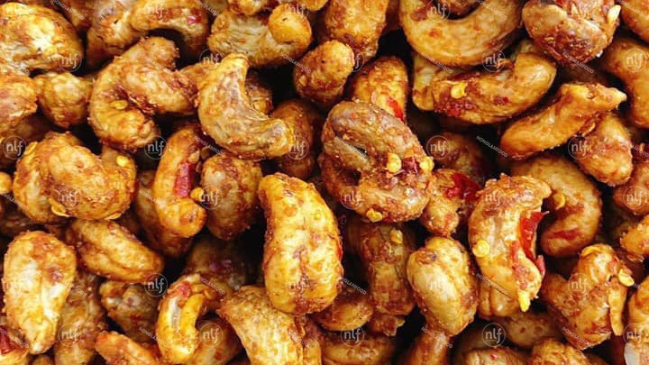 Cách làm hạt điều cay mặn đãi khách ngày Tết