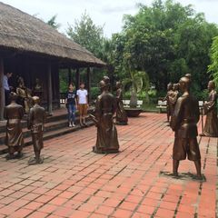 Thăm khu tưởng niệm cụ Nguyễn Bỉnh Khiêm
