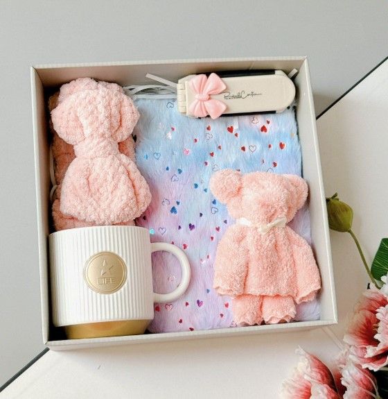 8/3 tặng người yêu món quà gì?