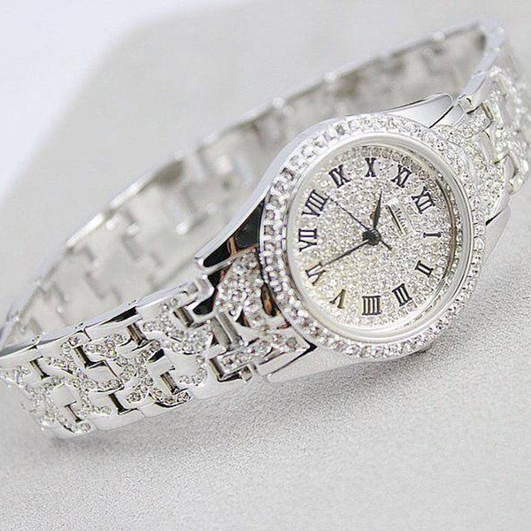 Đồng hồ đeo tay cao cấp tặng quà tết cho sếp nữ