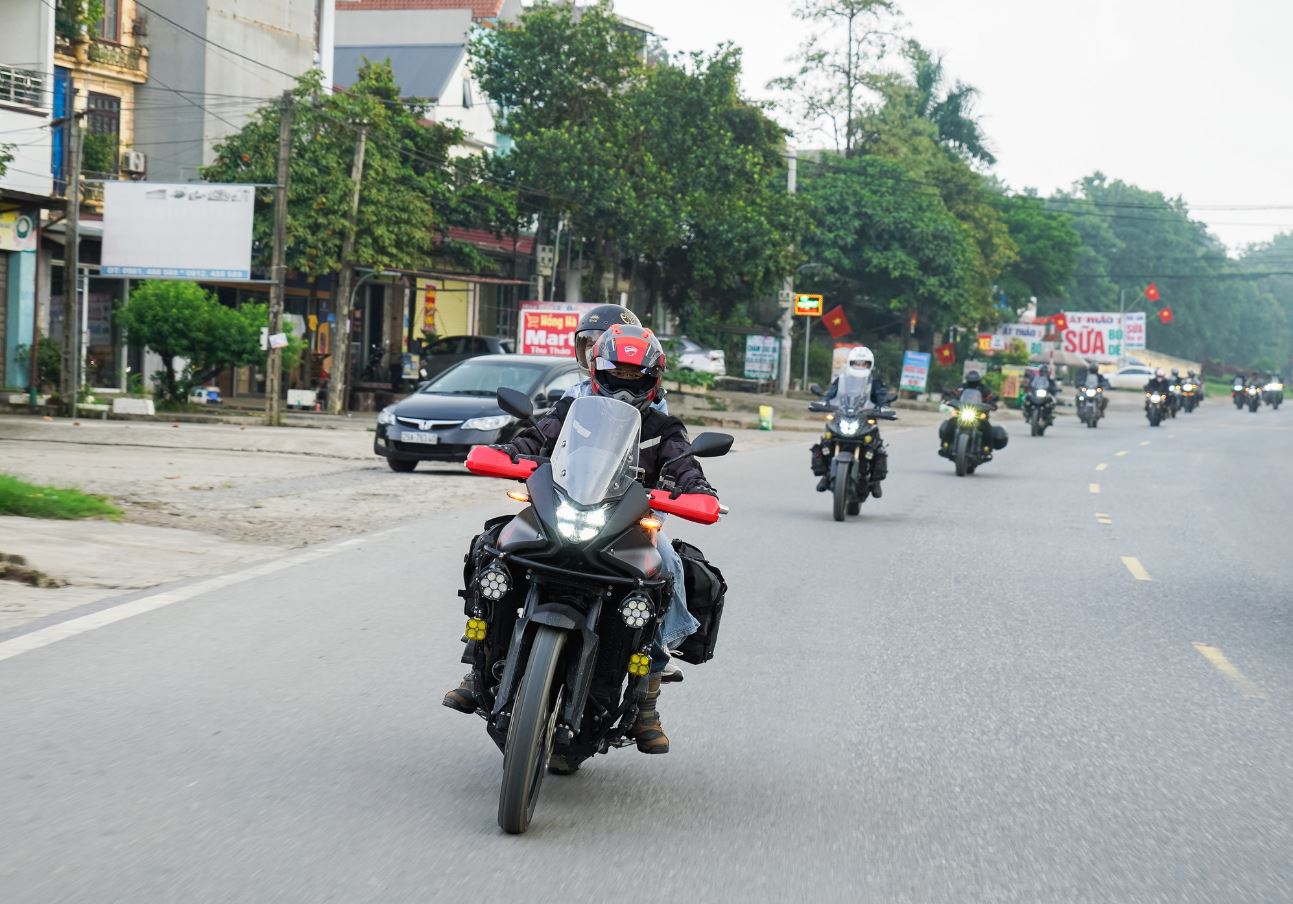 ĐI ĐI ANH EM, DO DỰ TRỜI TỐI MẤT
