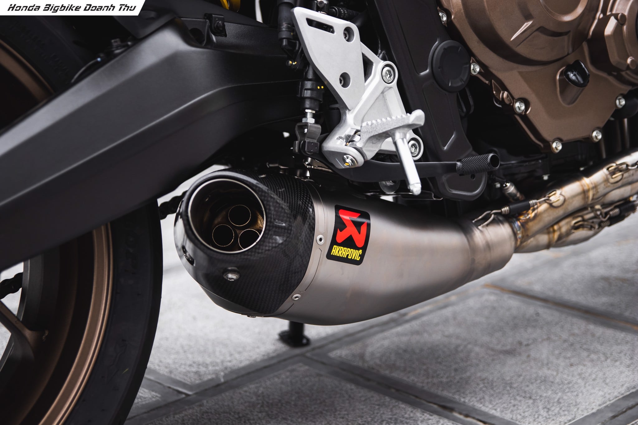 Akrapovic Racing Line dành riêng cho CB650R và CBR650R