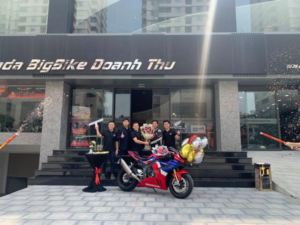 BIKER SỞ HỮU CBR1000RR-R SP ĐẦU TIÊN