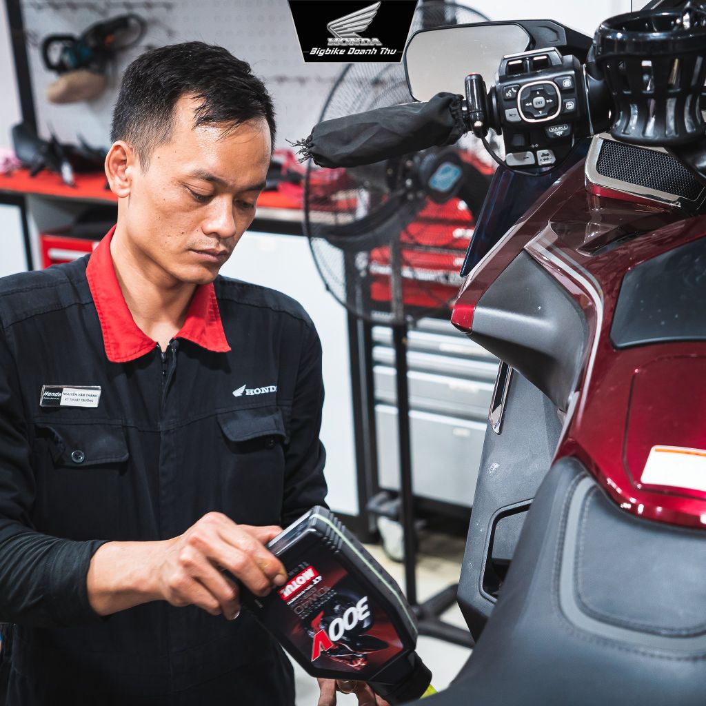 Khách Hàng Kiểm Tra Định Kỳ Tại Honda Bigbike Doanh Thu