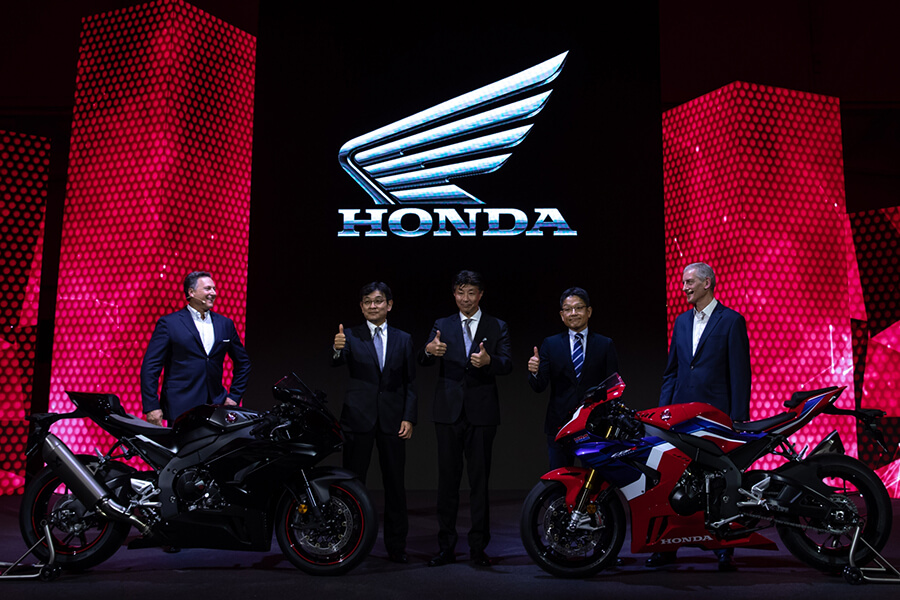 CBR 1000RR Fireblade giá tiền - So với CBR 1000RR Fileblade SP có gì khác?