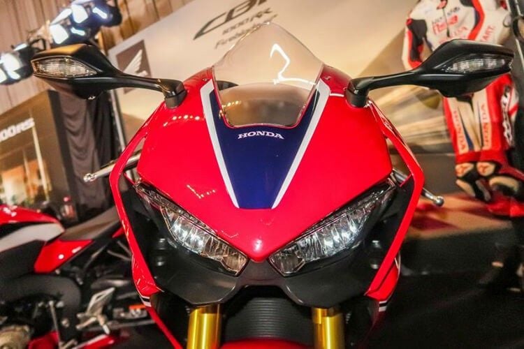 CBR 1000RR FireBlade SP 2019 Honda Doanh Thu 02