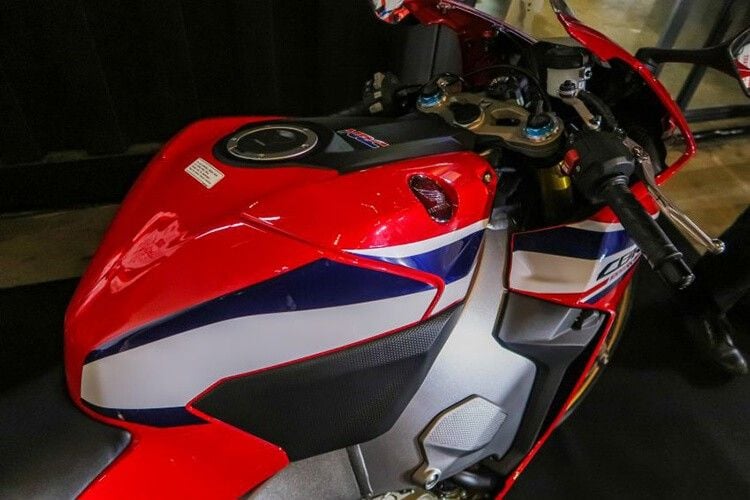 CBR 1000RR FireBlade SP 2019 Honda Doanh Thu 03