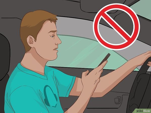 lái xe an toàn - không dùng điện thoại khi lái xe