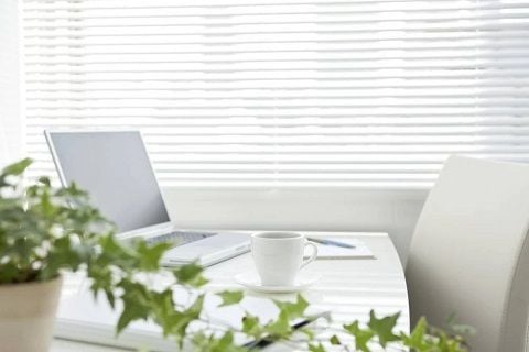 Loại Màn Cửa Nào Dễ Vệ Sinh Hơn Màn Sáo Ngang?