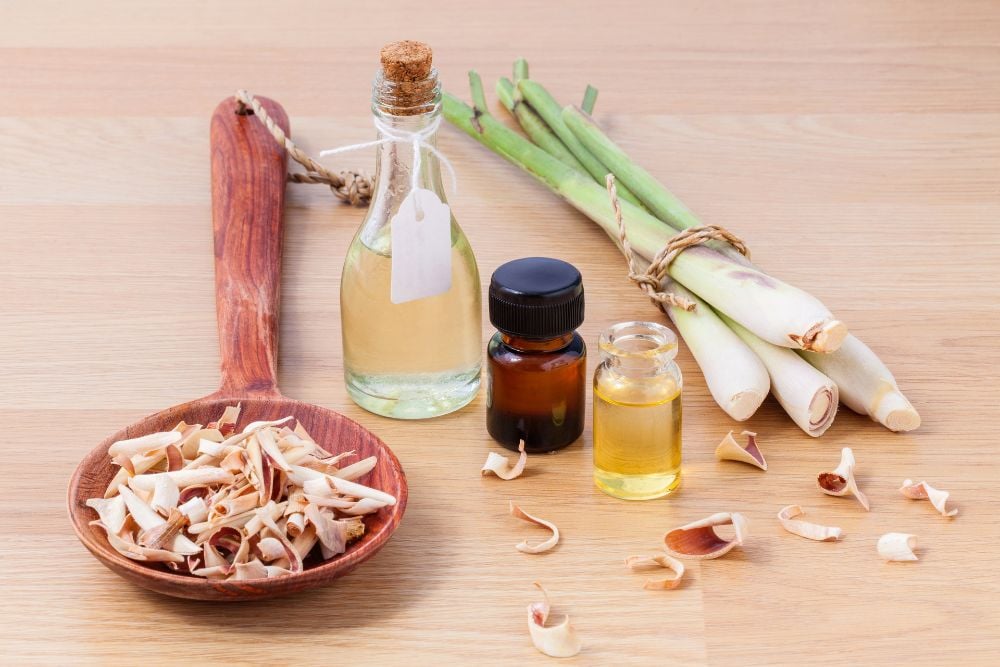 Tinh dầu sả giúp khử mùi và thanh lọc không khí