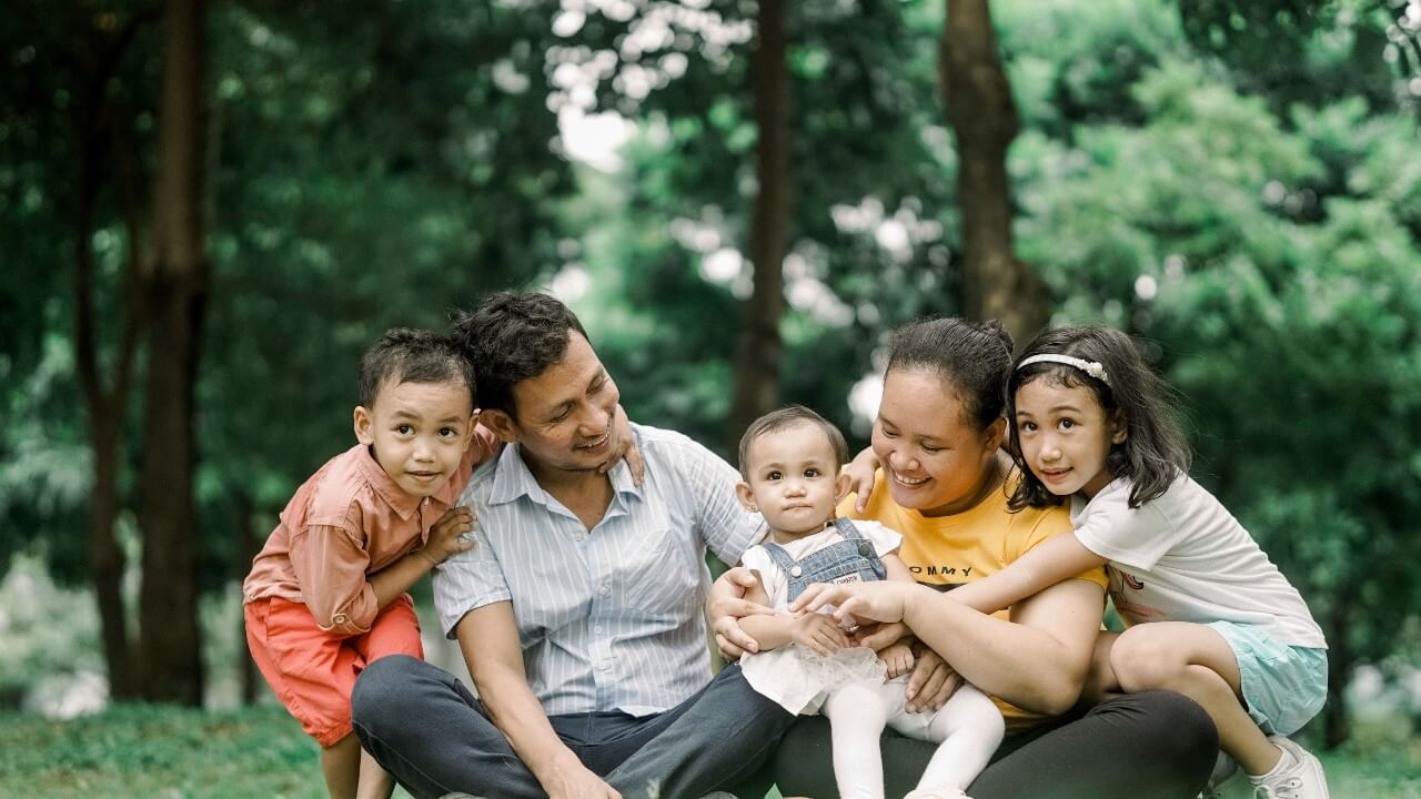 Hình ảnh những người đang cảm thấy hạnh phúc - bí quyết thành công của mỗi chúng ta. Hãy nỗ lực cải thiện sức khỏe tinh thần ngay hôm nay