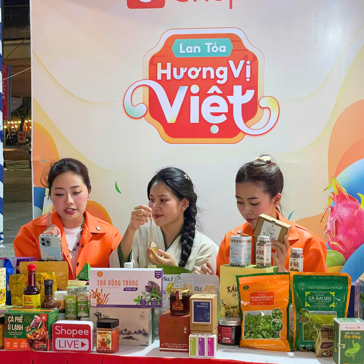 Hình ảnh Le Rustique tại phiên livestream