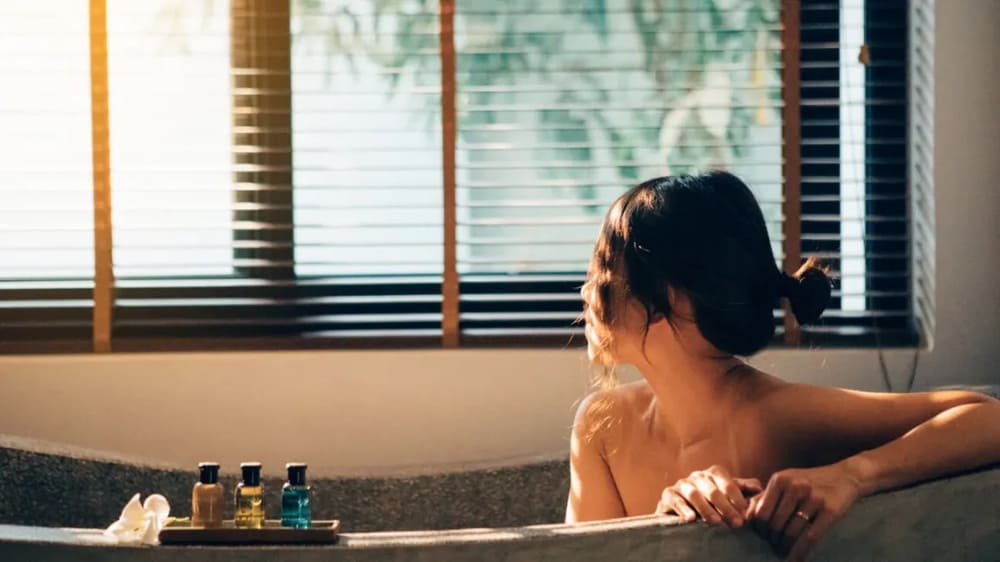 Pha loãng tinh dầu thiên nhiên với nước tắm