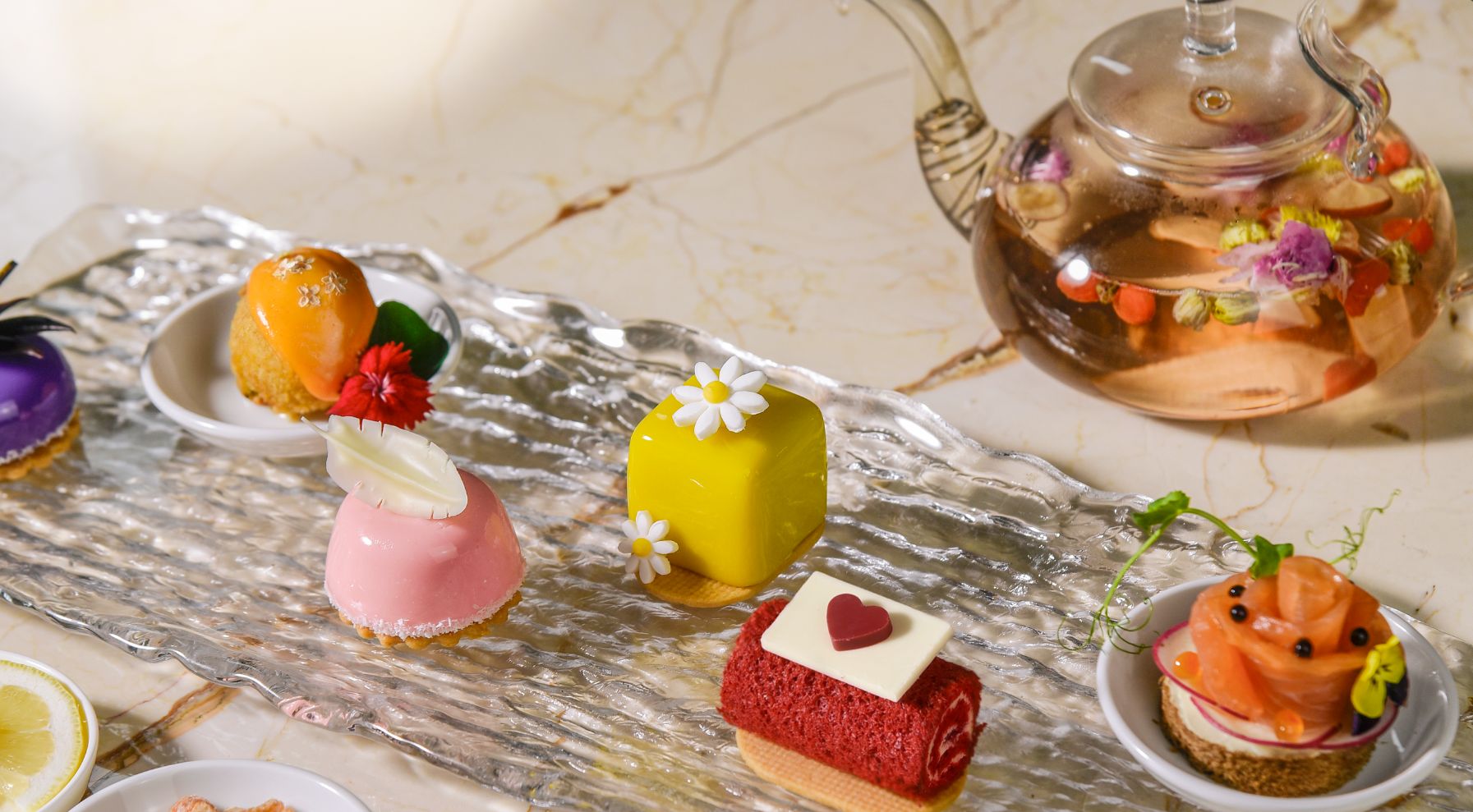 Be Glamorous With Our Thom Hightea!