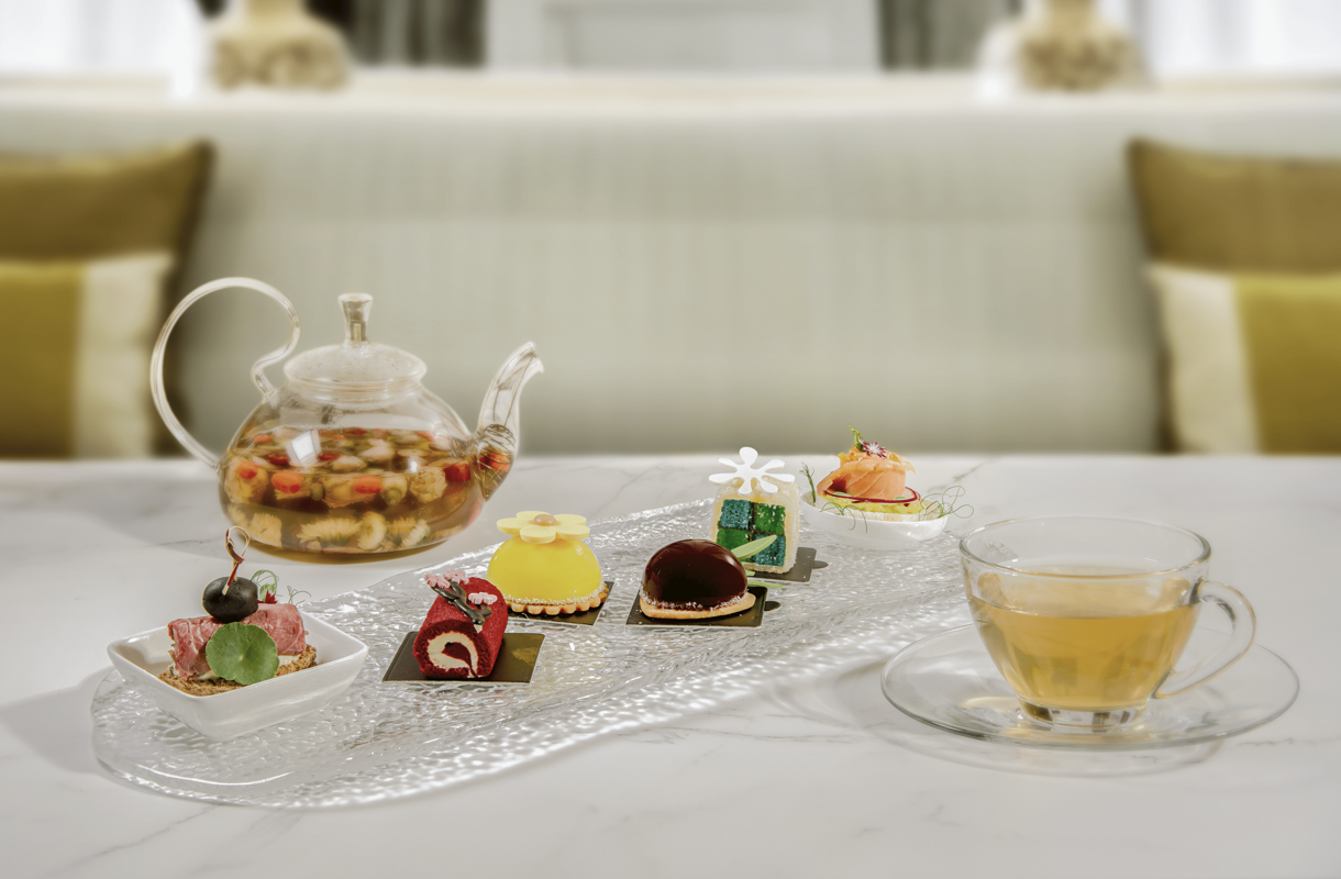 Be Glamorous With Our Thom Hightea!