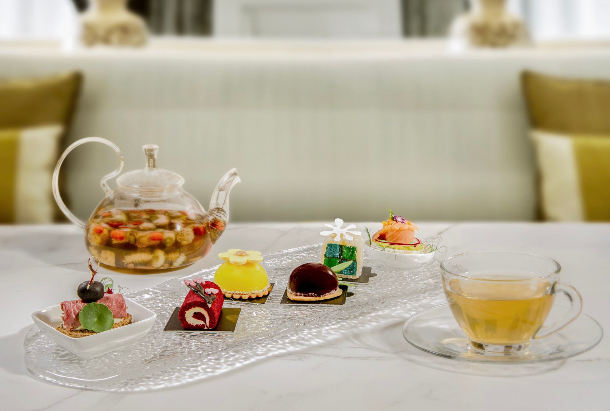 Be Glamorous With Our Thom Hightea!