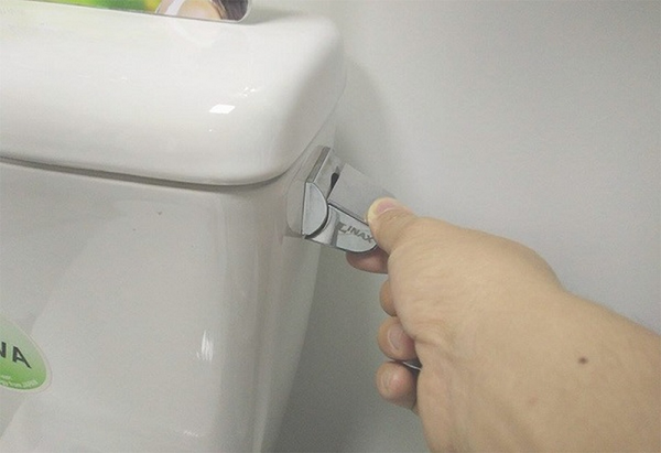 Cần gạt nước bồn cầu bị hư - Grandhome Shop