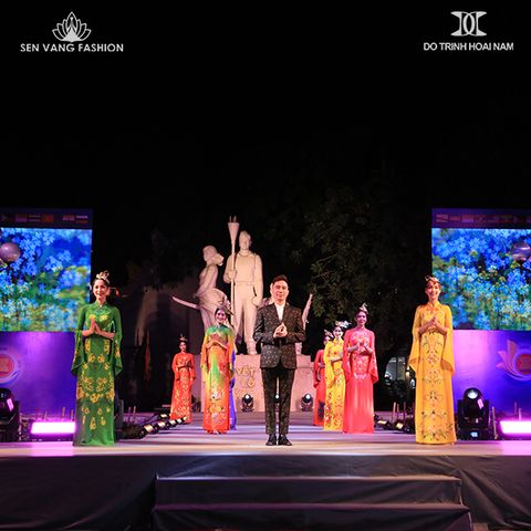 Dấu ấn '12 mùa hoa Hà Nội' của NTK Đỗ Trịnh Hoài Nam trong Ngày hội Văn hóa ASEAN