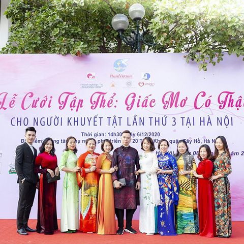Ấm lòng trước những món quà ý nghĩa tại Lễ cưới tập thể “Giấc mơ có thật” của Thời trang Sen Vàng và CLB Áo dài Việt Nam