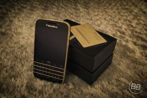 BlackBerry Classic mạ vàng 24K sang trọng