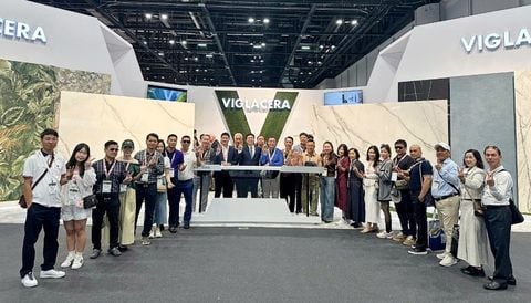 COVERINGS 2025 CHÍNH THỨC KHAI MẠC - VIGLACERA GÂY NGẠC NHIÊN TẠI TRIỂN LÃM LỚN NHẤT BẮC MỸ CHUYÊN NGÀNH GẠCH MEN & ĐÁ TỰ NHIÊN