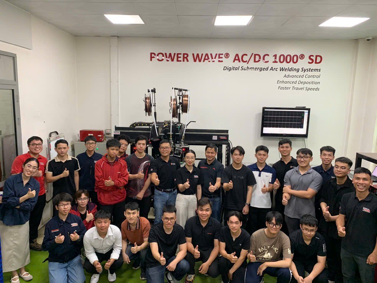 Đón Tiếp Sinh Viên Đại học Bách khoa Hà Nội – Chia Sẻ Niềm Đam Mê Công Nghệ Hàn tại Hai Tốt
