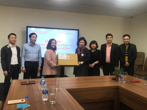 KISSY Việt Nam trao tặng hơn 1.000 chiếc khẩu trang cho công đoàn Truyền hình Quốc hội Việt Nam