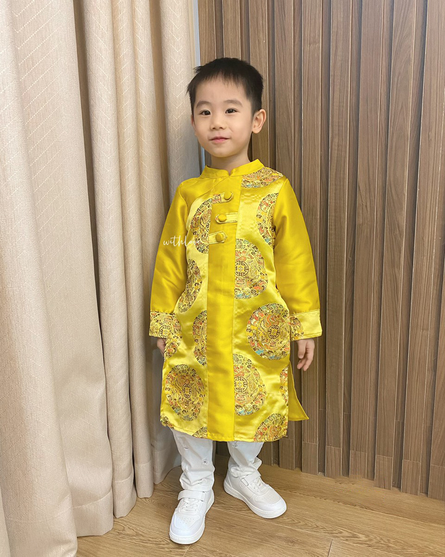 ao dai be trai cung dinh