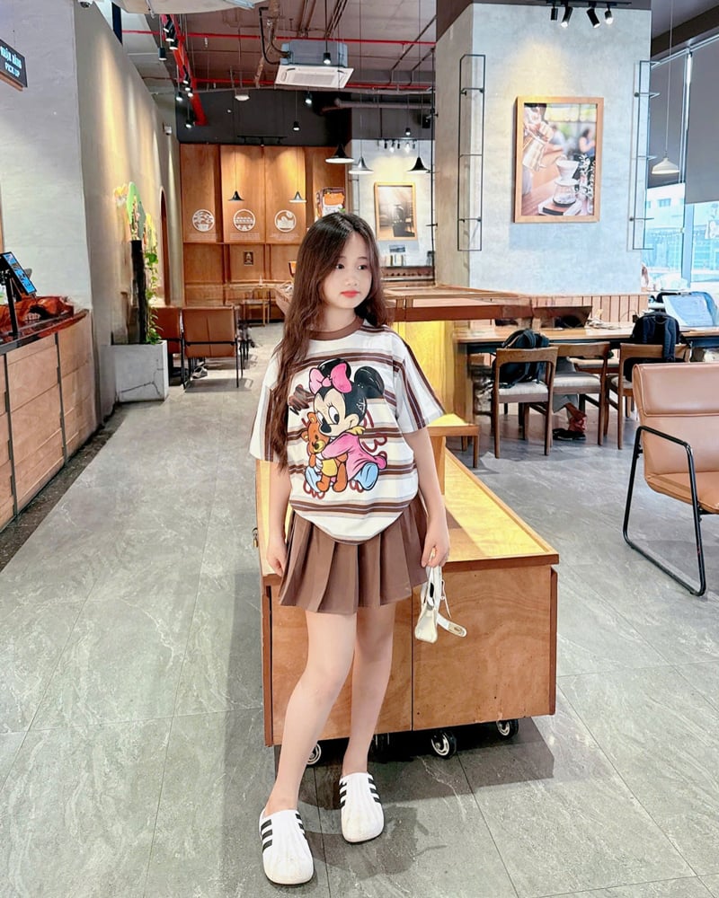 bộ chân váy bé gái xếp li mickey