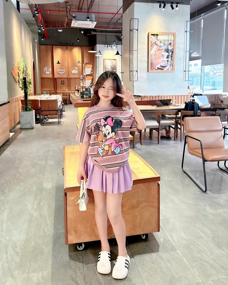 bộ chân váy bé gái xếp li mickey