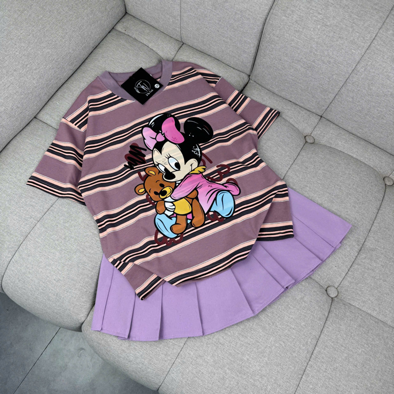 bo-chan-vay-xep-li-be-gai-Mickey