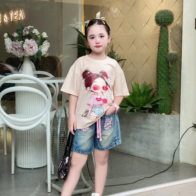 Bộ jean bé gái cô gái đeo kiếng hồng