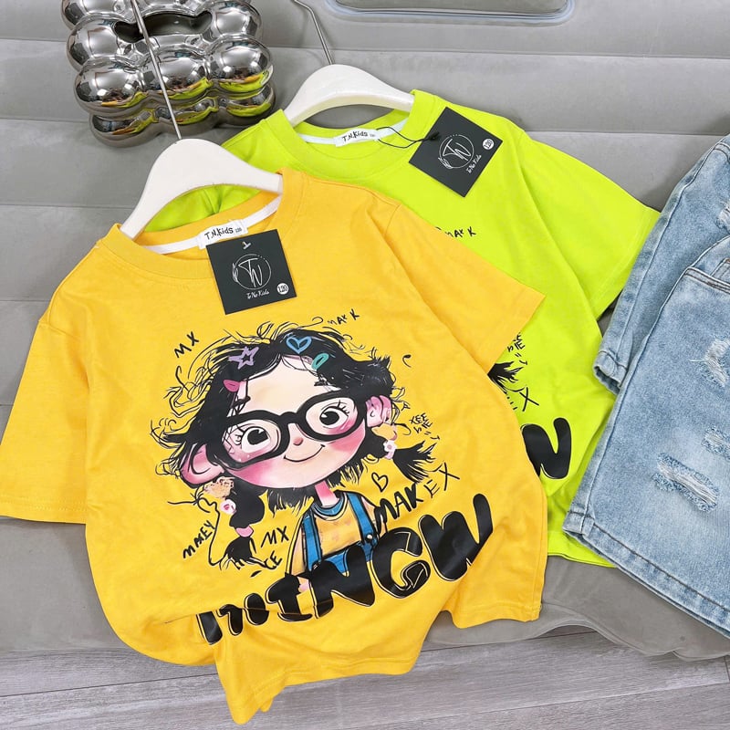 bộ jean bé gái cô gái tóc xù