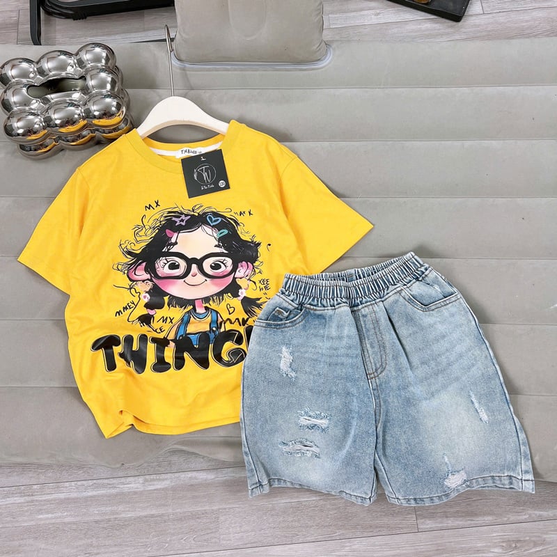bộ jean bé gái cô gái tóc xù
