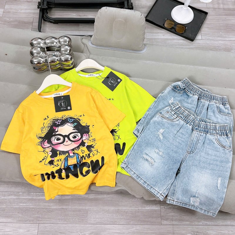 bộ jean bé gái cô gái tóc xù