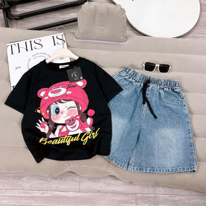 Bộ short jean bé gái gấu dâu đội mũ