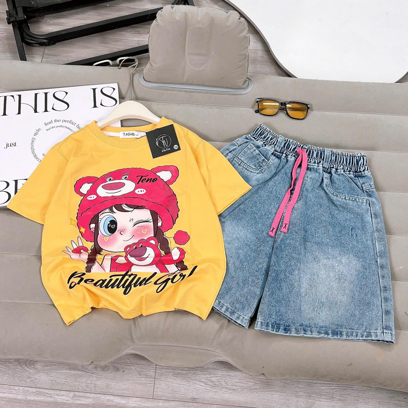 Bộ short jean bé gái gấu dâu đội mũ