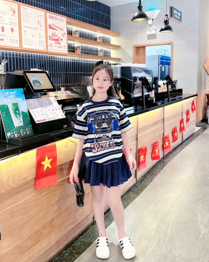 bộ váy bé gái sọc tai nghe