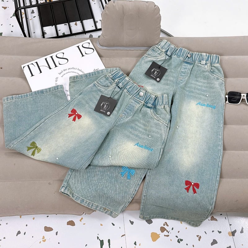 Quần jean bé gái suông dài thêu nơ