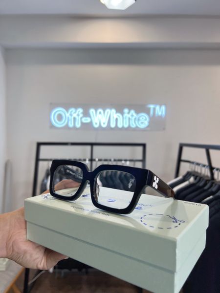 Kính Off White OW40001U 69J Black Rectangle 56x19 145 Sunglasses