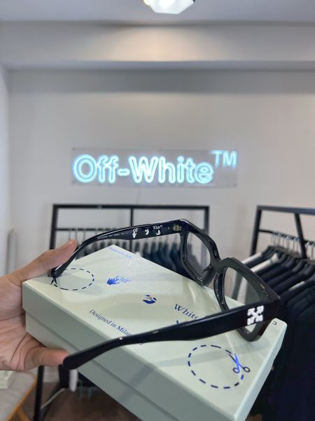 Kính Off White OW40001U 69J Black Rectangle 56x19 145 Sunglasses