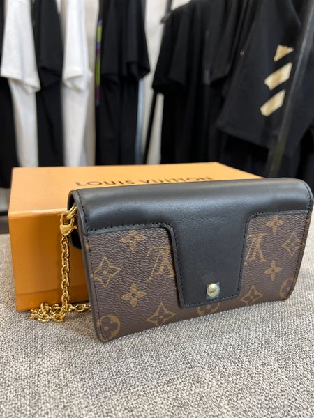 Túi Louis Vuitton Dauphine Mini Handbag M44580