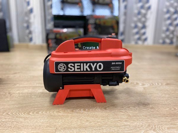 Máy xịt rửa xe mini