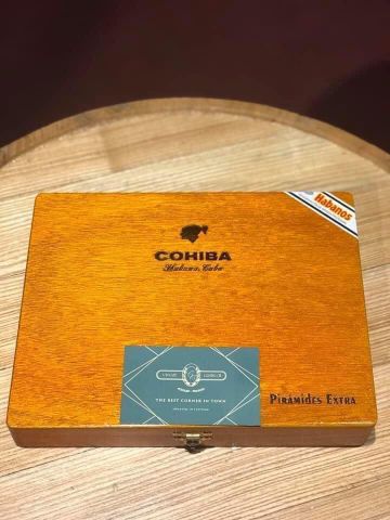 Khám Phá Hương Vị Đỉnh Cao của Cohiba Piramides Extra