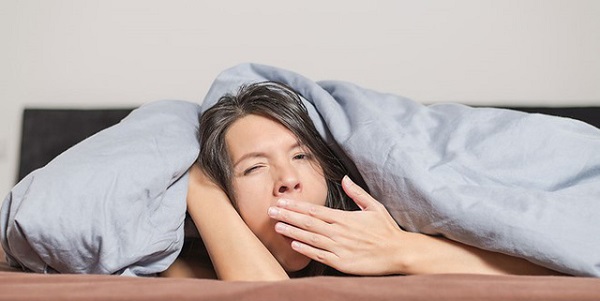 Những thói quen gây hại trước khi đi ngủ bạn không ngờ tới