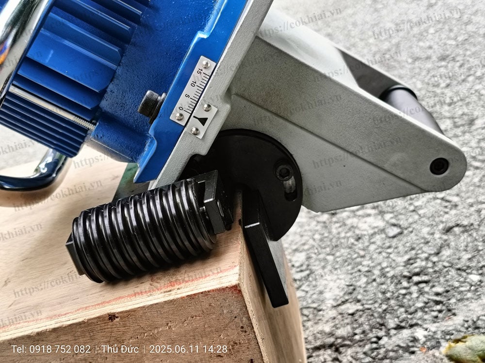 Chỉnh độ sâu máy vát JT-250GS