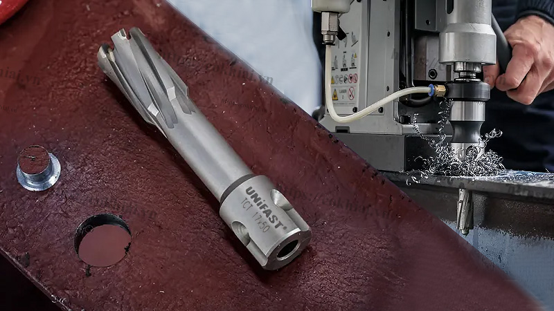 Mũi khoan từ gắn máy khoan từ