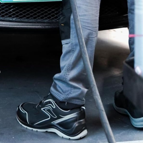 Các Tính Năng Của Giày Bảo Hộ Lao Động Cho Ngành Công Nghiệp